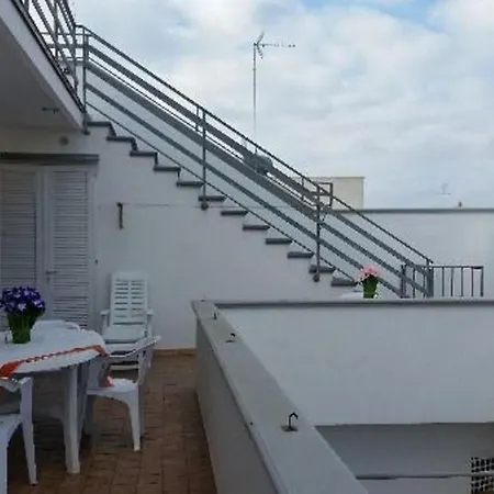 Comodo Trilocale A Lido Marini